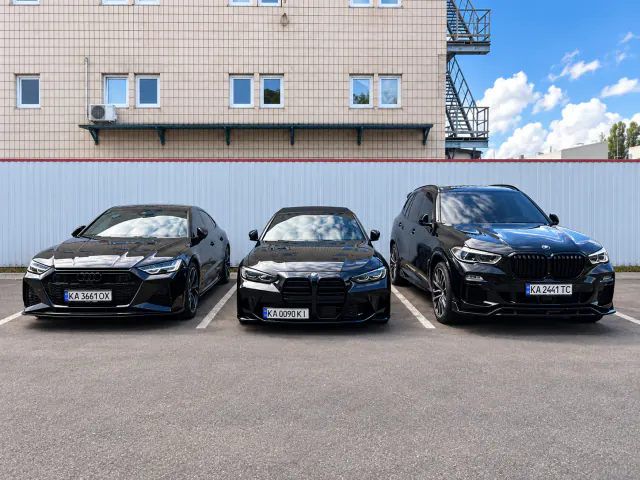 Audi RS7, BMW 430i and BMW X5 at the KTrans yard
